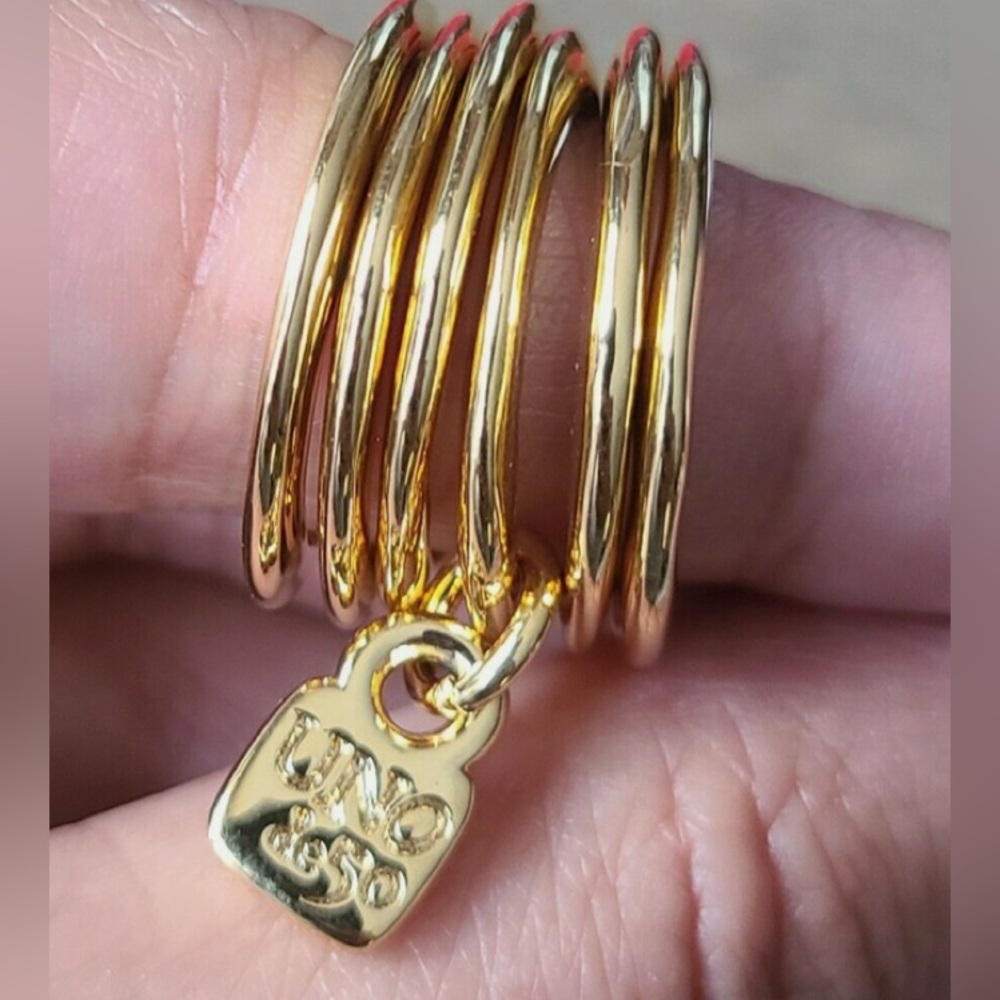 Prisoner - Uno de 50 Gold Stacking Ring - Picture 2 of 10